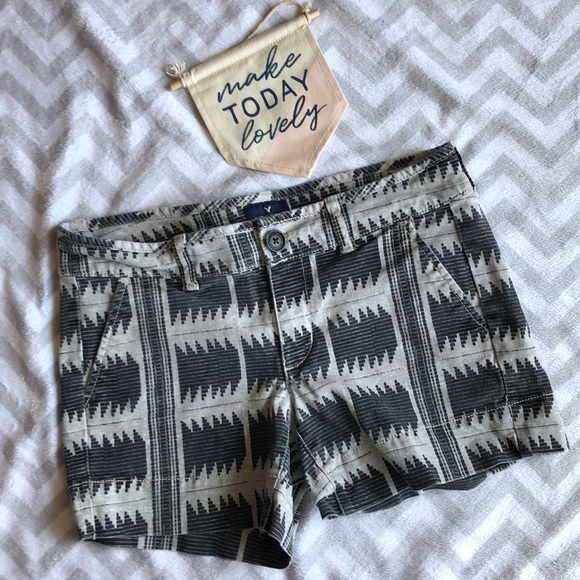 American Eagle Outfitters Pants - American Eagle midi stretch Aztec shorts